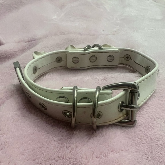 white spiked choker with heart lock and roses - Picture 2 of 3